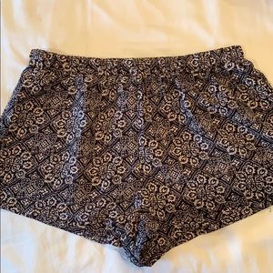 Patterned high waisted shorts